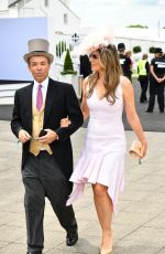 ELIZABETH HURLEY at Investec Derby Festival Ladies Day at Epsom Racecourse 06/01/2018