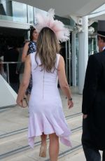 ELIZABETH HURLEY at Investec Derby Festival Ladies Day at Epsom Racecourse 06/01/2018
