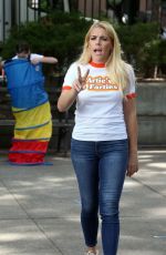 ELLIE KEMPER and BUSY PHILIPPS on the Set of Unbreakable Kimmy Schmidt 06/16/2018
