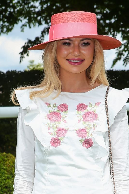 GEORGIA TOFFOLO at Investec Derby Festival Ladies Day at Epsom Racecourse 06/01/2018