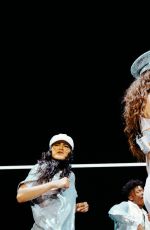 HAILEE STEINFELD Performs at Katy Perry