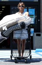 HALLE BERRY Out Shopping in Los Angeles 06/01/2018