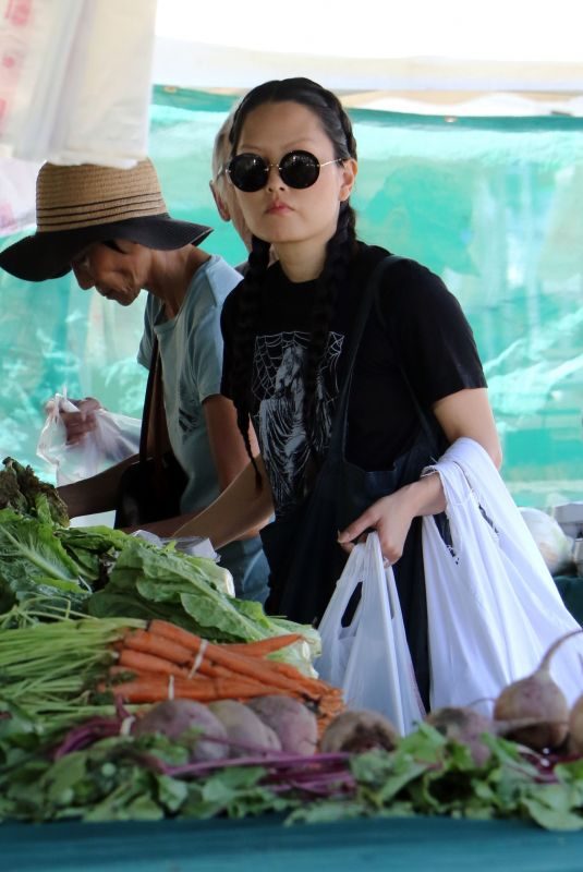 HANA MAE LEE Shopping at Farmers Market in Los Angeles 06/24/2018