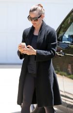 JENNIFER GARNER Arrives at a Church in Pacific Palisades 06/03/2018