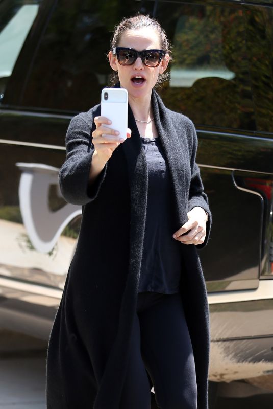 JENNIFER GARNER Arrives at a Church in Pacific Palisades 06/03/2018