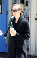 JENNIFER GARNER Arrives at a Church in Pacific Palisades 06/03/2018