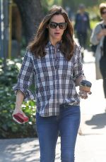 JENNIFER GARNER at Blue Bottle Coffee in Brentwood 06/01/2018