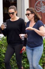 JENNIFER GARNER at Brentwood Country Mart 06/16/2018