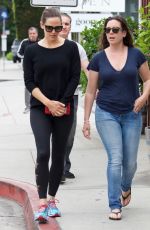 JENNIFER GARNER at Brentwood Country Mart 06/16/2018