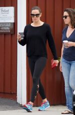JENNIFER GARNER at Brentwood Country Mart 06/16/2018