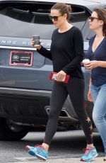 JENNIFER GARNER at Brentwood Country Mart 06/16/2018