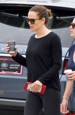 JENNIFER GARNER at Brentwood Country Mart 06/16/2018