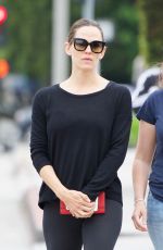 JENNIFER GARNER at Brentwood Country Mart 06/16/2018