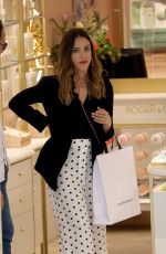 JESSICA ALBA Shopping at Robert Clergery and Roger Gallet in Paris 06/12/2018