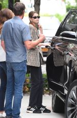 KAIA GERBER Shopping for Aartment with CINDY CRAWFORD and Rande Gerber in New York 06/13/2018