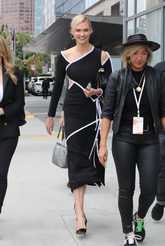 KARLIE KLOSS Heading to Staples Center in Los Angeles 05/31/2018