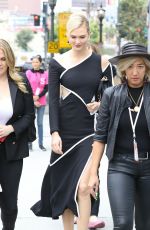 KARLIE KLOSS Heading to Staples Center in Los Angeles 05/31/2018
