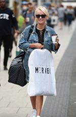 KATIE MCGLYNN at Manchester Piccadilly Train Station 06/02/2018