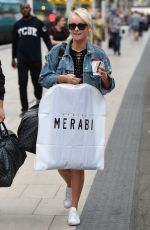 KATIE MCGLYNN at Manchester Piccadilly Train Station 06/02/2018