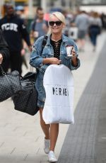KATIE MCGLYNN at Manchester Piccadilly Train Station 06/02/2018