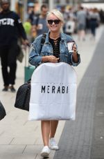 KATIE MCGLYNN at Manchester Piccadilly Train Station 06/02/2018