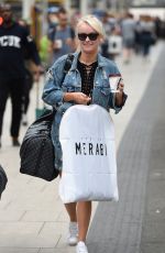 KATIE MCGLYNN at Manchester Piccadilly Train Station 06/02/2018