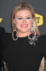 KELLY CLARKSON at CMT Music Awards 2018 in Nashville 06/06/2018