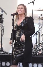 KELLY CLARKSON Performs at Today Show Concert Series in New York 06/08/2018
