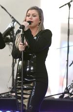 KELLY CLARKSON Performs at Today Show Concert Series in New York 06/08/2018