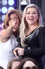 KELLY CLARKSON Performs at Today Show Concert Series in New York 06/08/2018