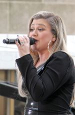 KELLY CLARKSON Performs at Today Show Concert Series in New York 06/08/2018