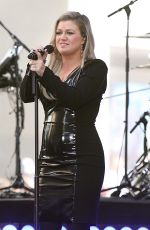 KELLY CLARKSON Performs at Today Show Concert Series in New York 06/08/2018