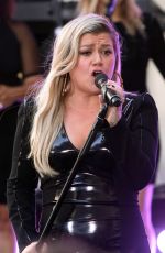 KELLY CLARKSON Performs at Today Show Concert Series in New York 06/08/2018