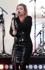 KELLY CLARKSON Performs at Today Show Concert Series in New York 06/08/2018