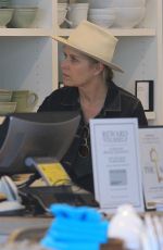 KIM DICKENS Shopping at Williams Sonoma in Beverly Hills 06/04/2018