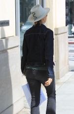 KIM DICKENS Shopping at Williams Sonoma in Beverly Hills 06/04/2018