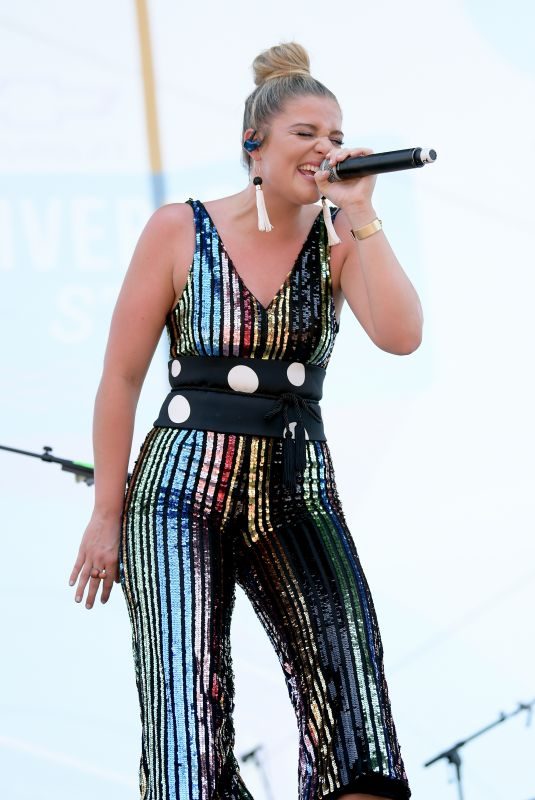 LAUREN ALAINA at 2018 CMAFestival at Chevy Riverfront Stage in Nashville 06/07/2018