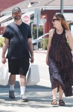 LESLIE MANN and Judd Apatow Shopping at Brentwood Country Mart 06/03/2018