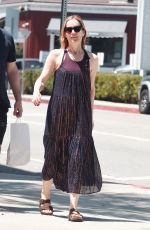 LESLIE MANN and Judd Apatow Shopping at Brentwood Country Mart 06/03/2018