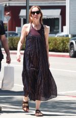 LESLIE MANN and Judd Apatow Shopping at Brentwood Country Mart 06/03/2018