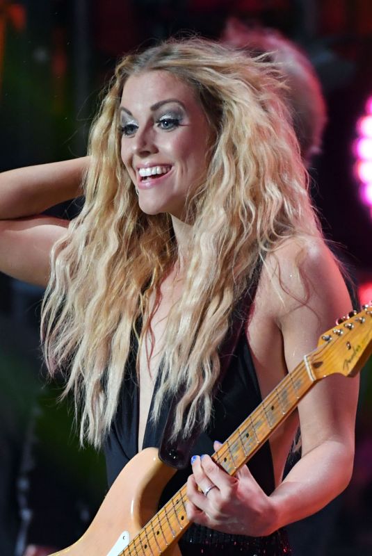 LINDSAY ELL Performs at CMT Music Awards 2018 in Nashville 06/06/2018
