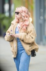 LOTTIE MOSS Leaves a Hairdressers in London 06/12/2018