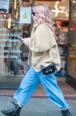 LOTTIE MOSS Leaves a Hairdressers in London 06/12/2018