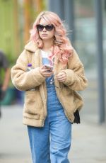LOTTIE MOSS Leaves a Hairdressers in London 06/12/2018