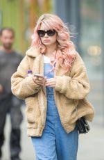 LOTTIE MOSS Leaves a Hairdressers in London 06/12/2018