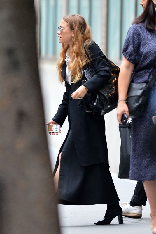 MARY KATE and ASHLEY OLSEN Out in New York 06/06/2018