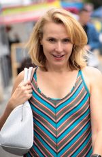 MEREDITH THOMAS at Farmers Market in Studio City 06/17/2018