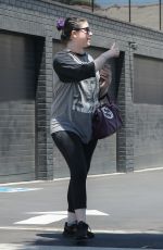 MICHELLE TRACHTNEBERG Shopping at XIV Karats in Beverly Hills 06/14/2018