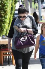 MICHELLE TRACHTNEBERG Shopping at XIV Karats in Beverly Hills 06/14/2018