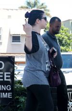 MICHELLE TRACHTNEBERG Shopping at XIV Karats in Beverly Hills 06/14/2018